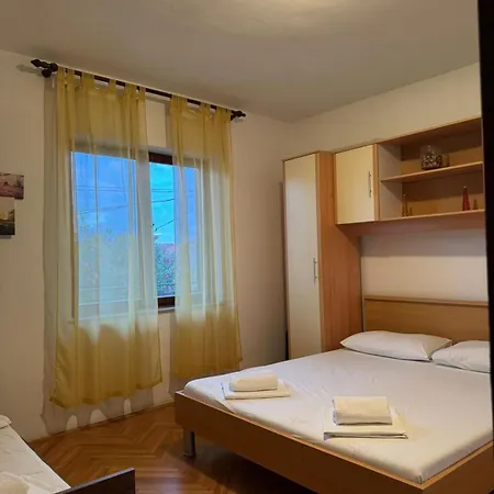 Jakov Apartamento Duće